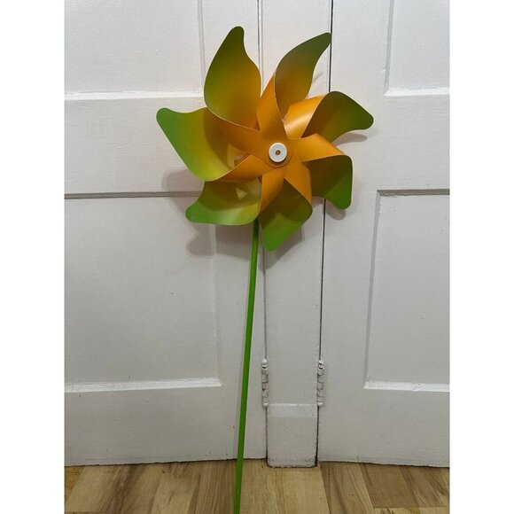 Large yellow and green whirly garden decor - Picture 1 of 12